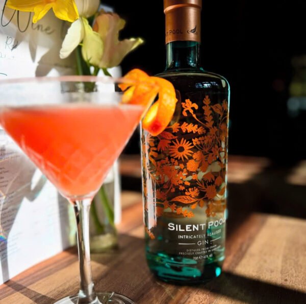 Silent Pool Gin, Floral and Zesty London Dry Gin - Hình ảnh 3