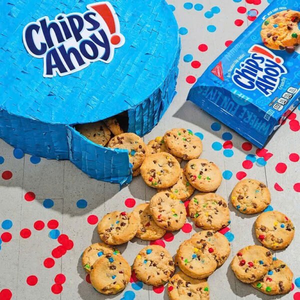 CHIPS AHOY! Crunchy Chocolate Caramel Chocolate Chip Cookies, Family Size, 13.88 oz - Hình ảnh 2