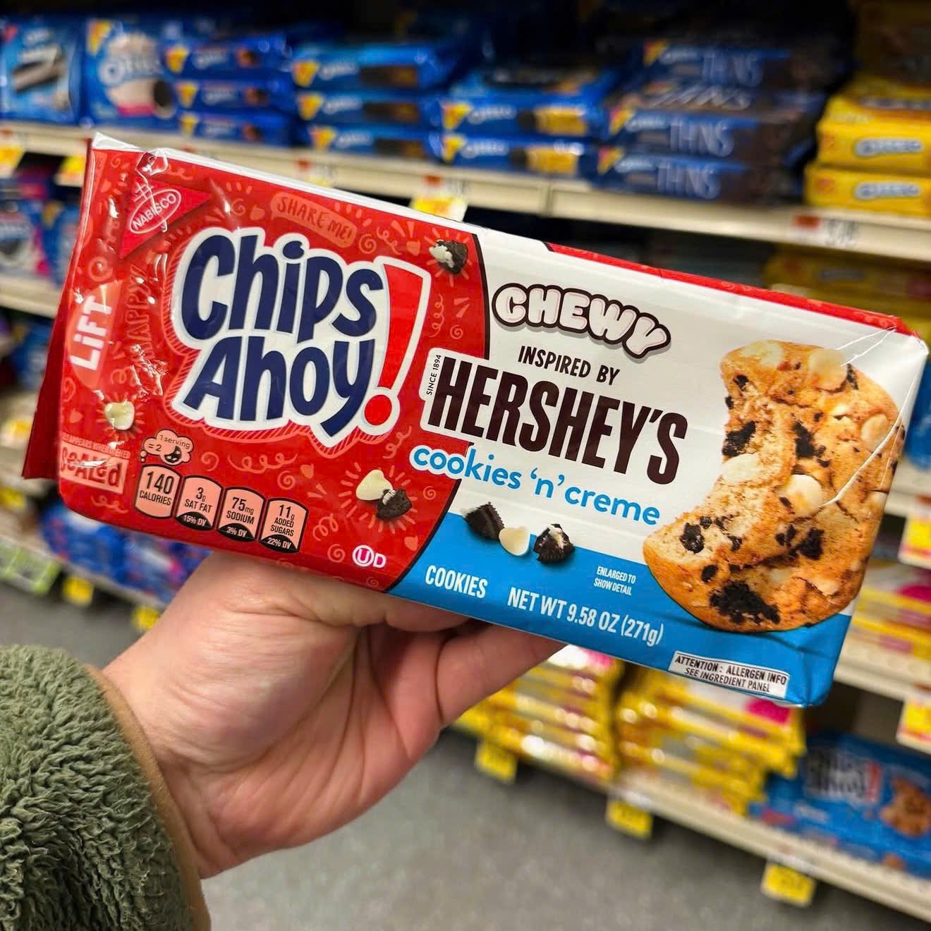 CHIPS AHOY! Chewy Hershey's Cookies 'n' Creme Bar-Inspired Cookies, 9.58 oz